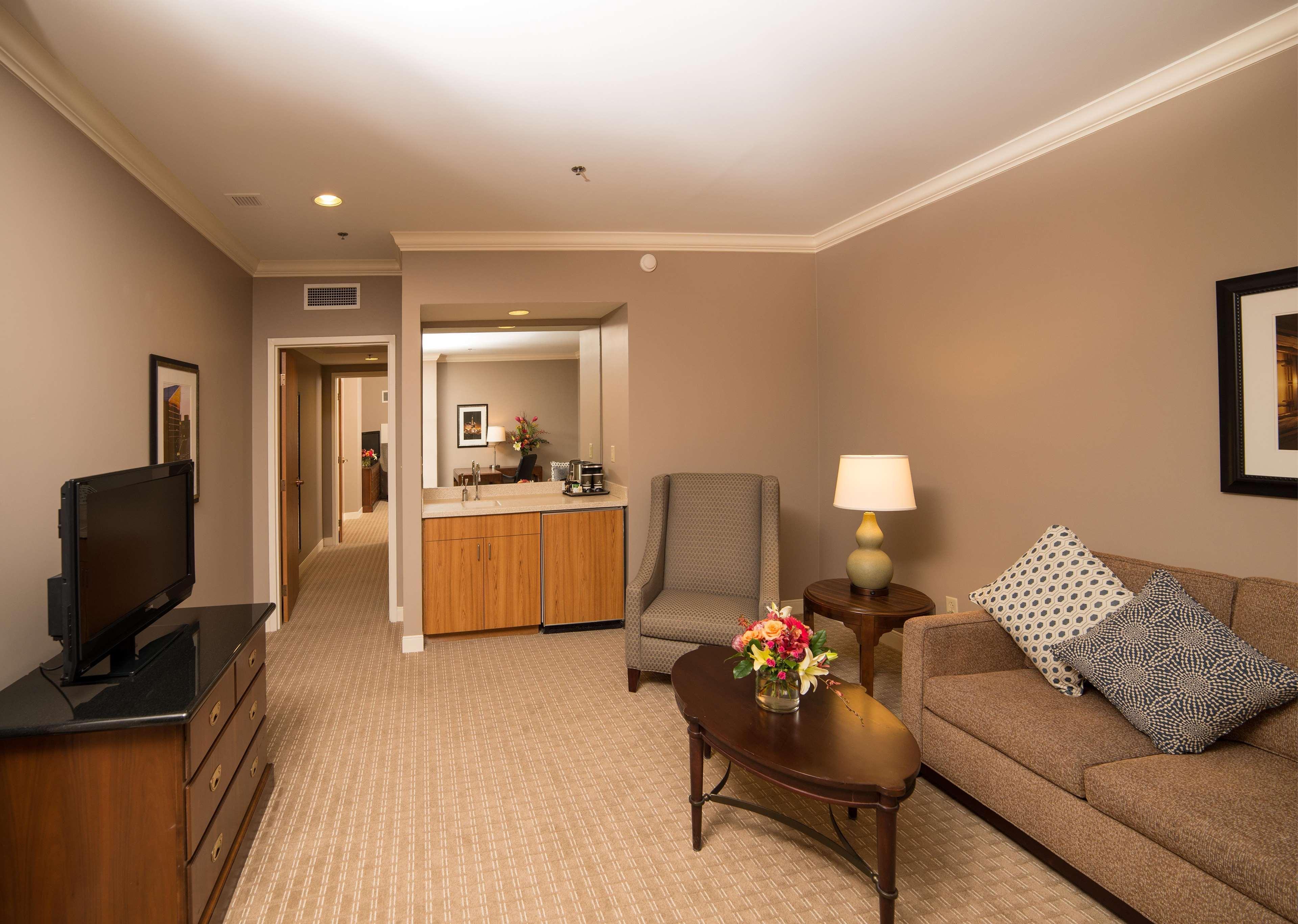 Hilton Indianapolis Hotel & Suites Екстер'єр фото