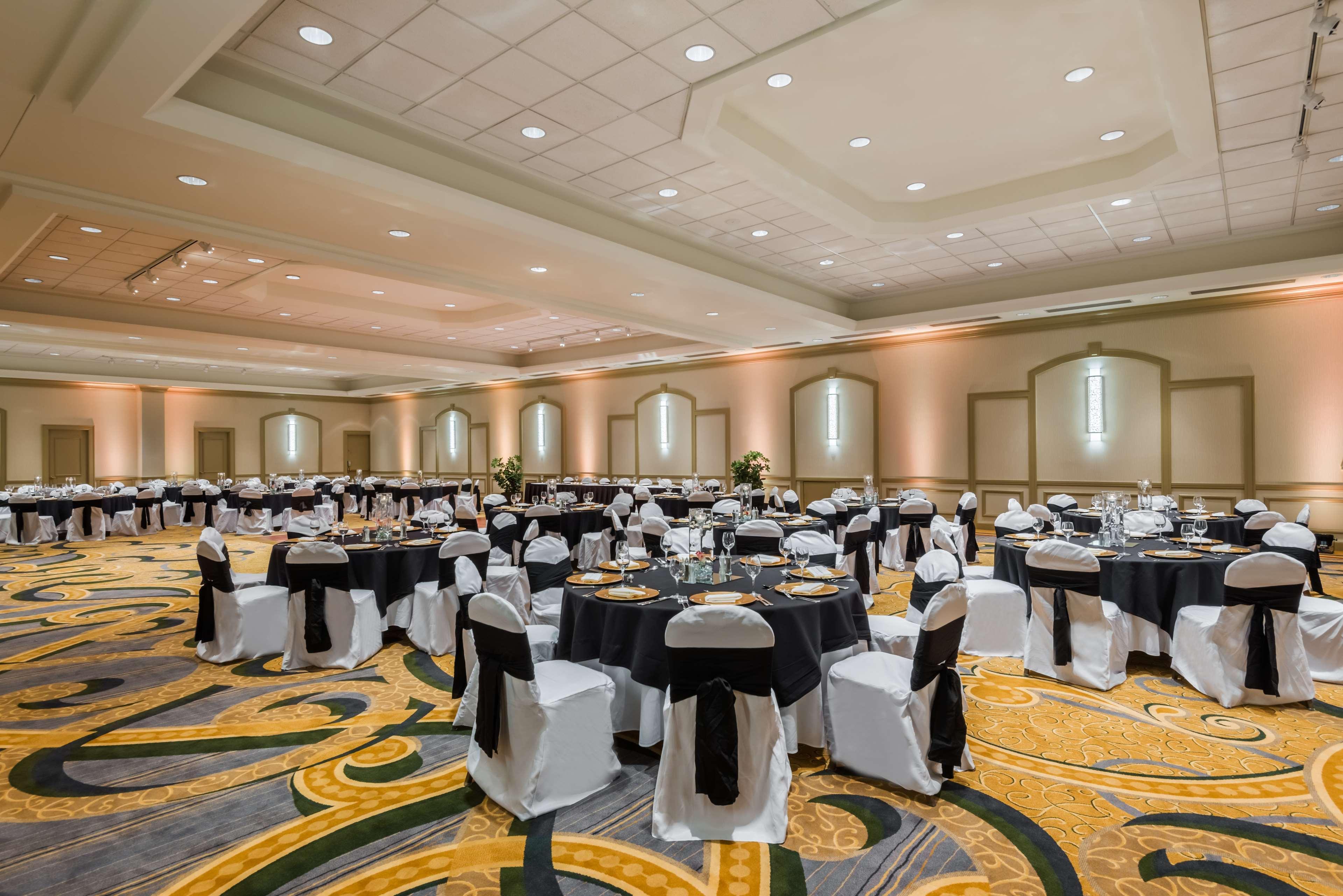 Hilton Indianapolis Hotel & Suites Екстер'єр фото