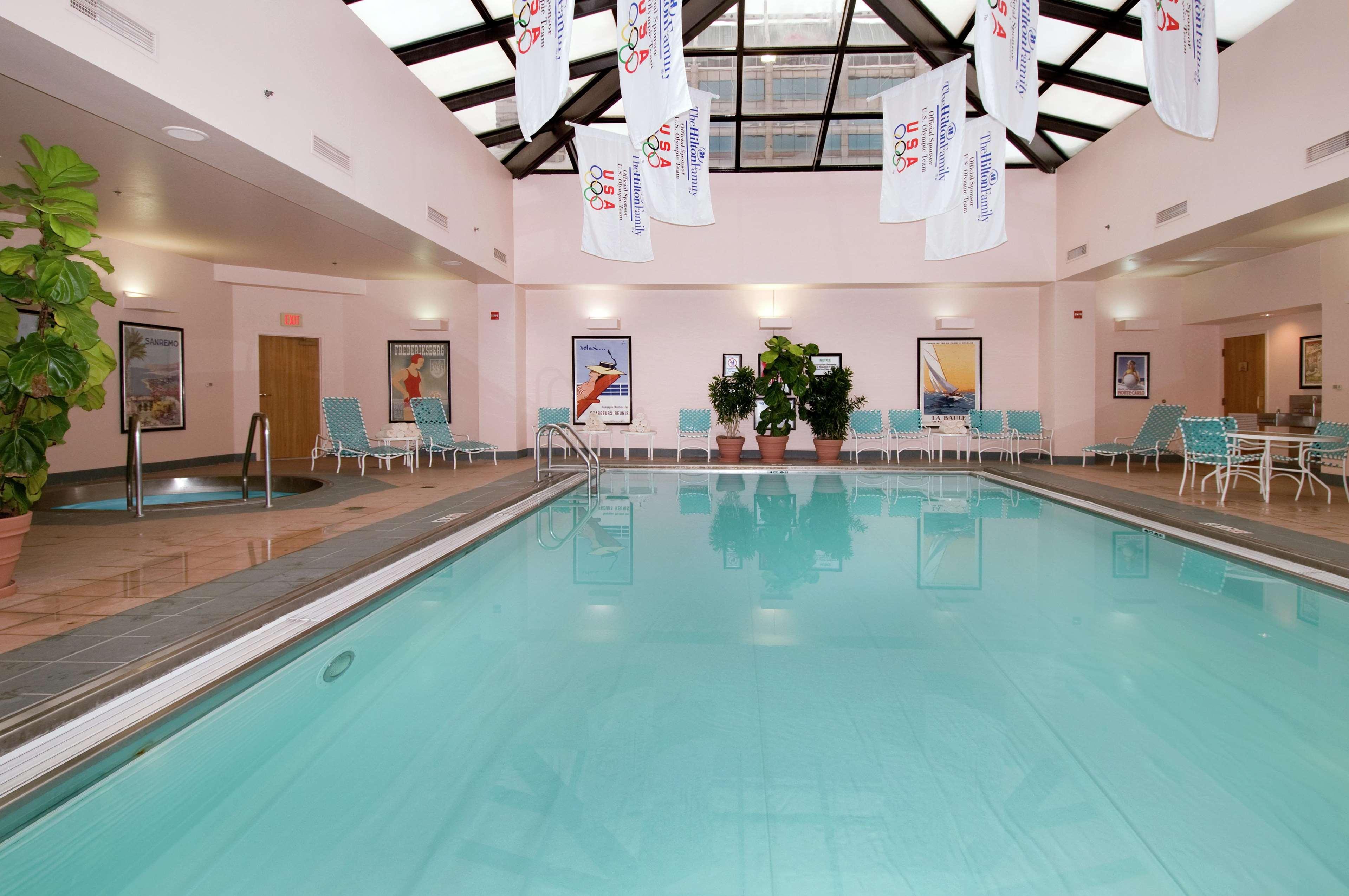Hilton Indianapolis Hotel & Suites Екстер'єр фото