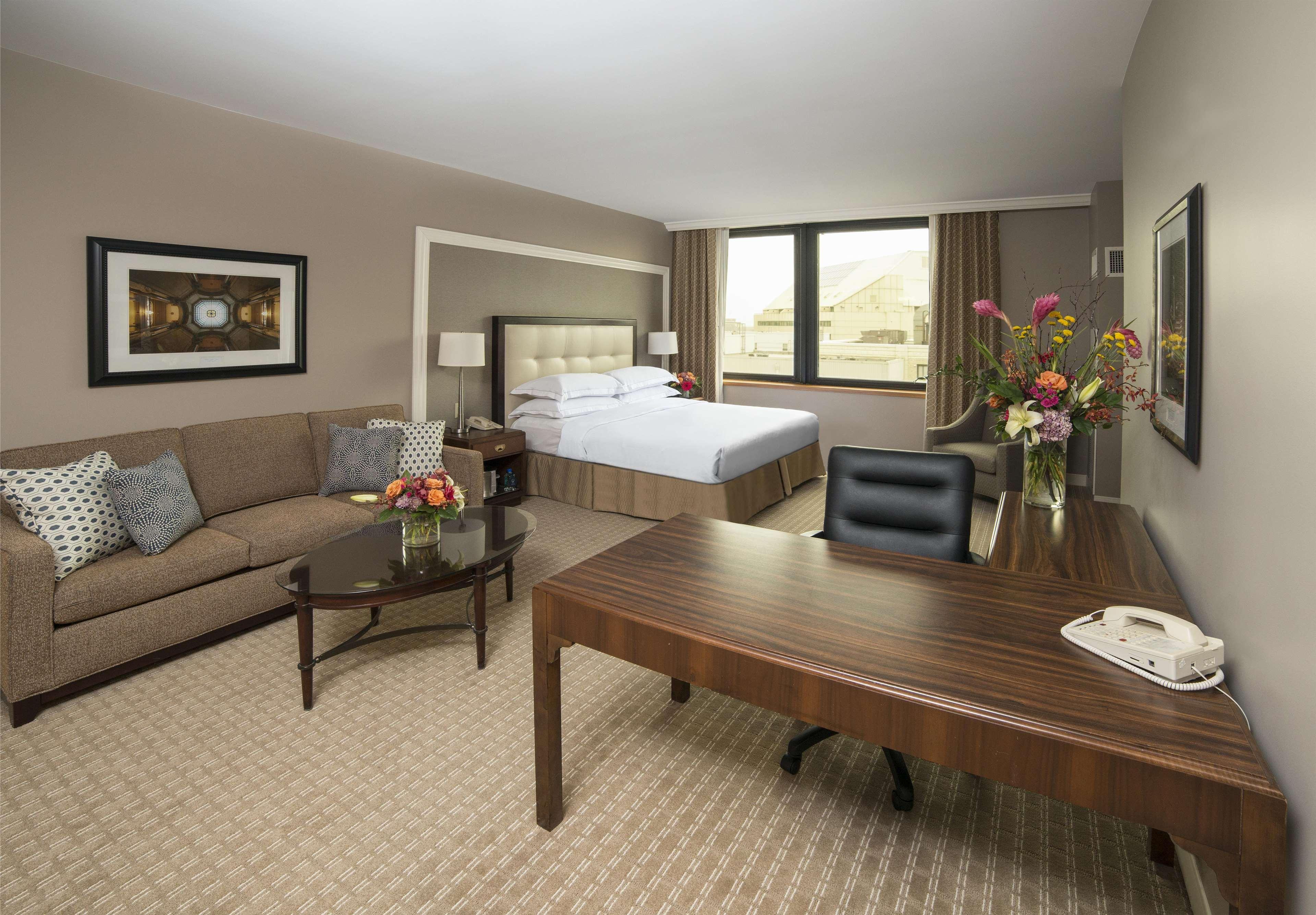 Hilton Indianapolis Hotel & Suites Екстер'єр фото