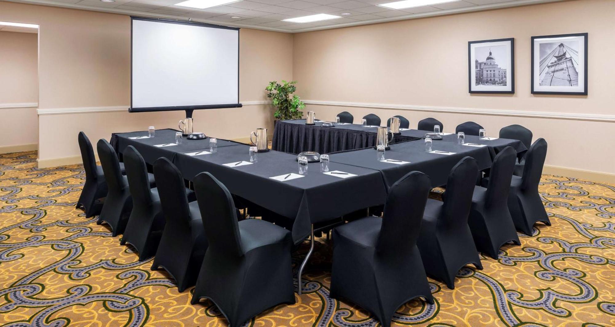 Hilton Indianapolis Hotel & Suites Екстер'єр фото