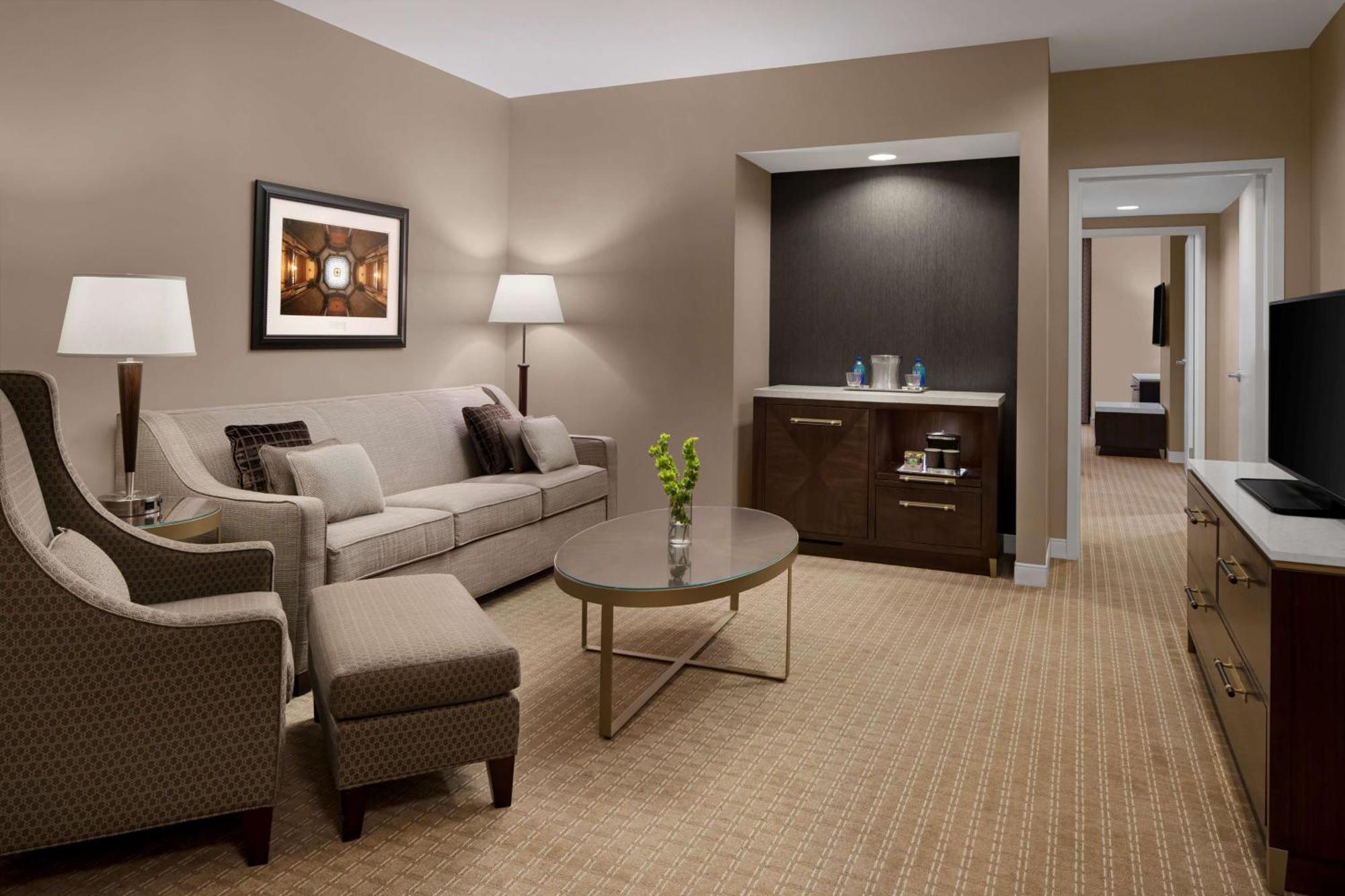Hilton Indianapolis Hotel & Suites Екстер'єр фото